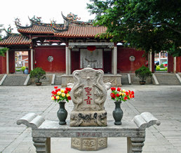 Ȫ����󹬽���